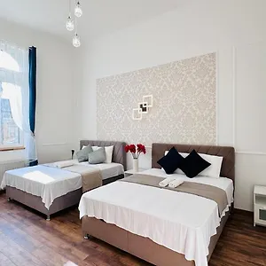 Jozsef 28 - 5 Mins To New York Cafe Homestay szállás